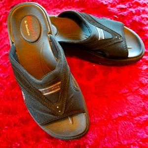 EUC Skechers Tone-ups sandals, size 8